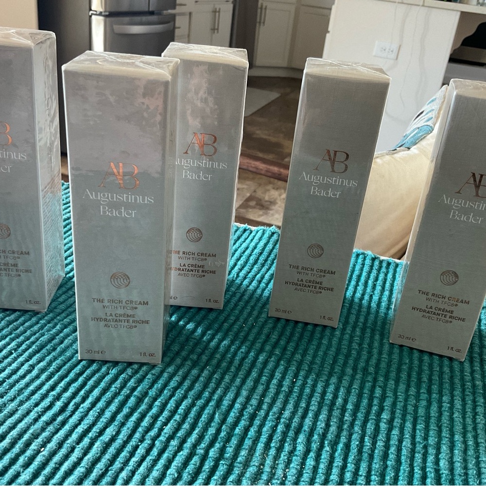 The Rich Cream - White and Gold